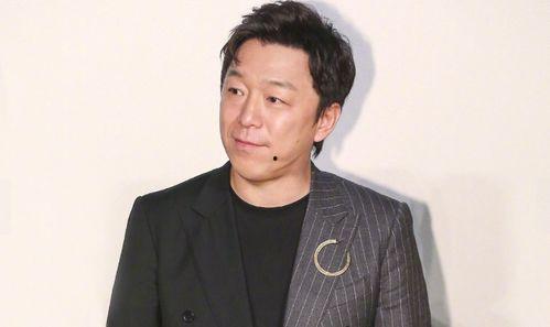 黄渤吃瓜图片,娱乐圈又一瓜落定？