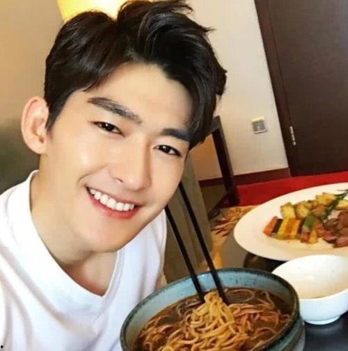 吃瓜路人吃粉丝,揭秘娱乐圈背后的故事  第2张