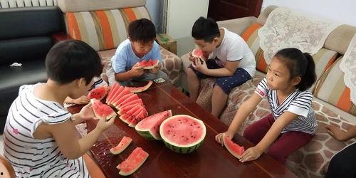 儿童吃瓜比赛  第2张