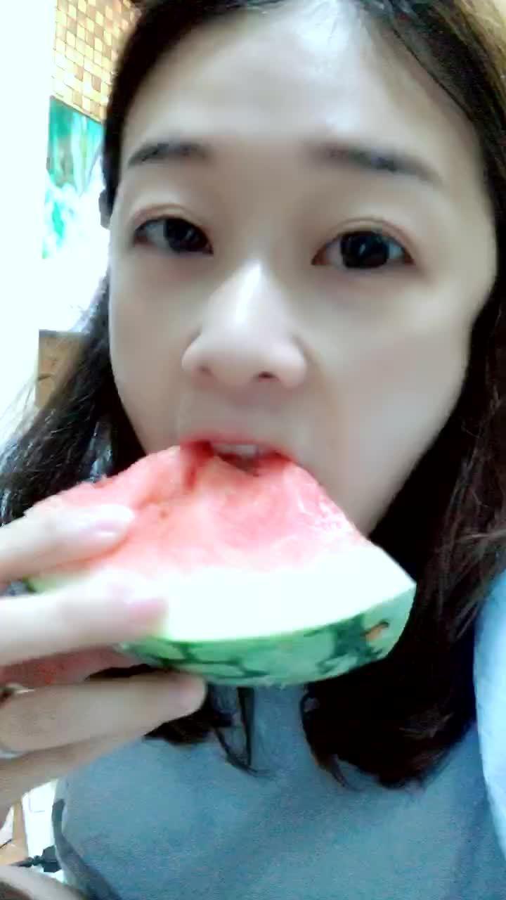 自基地吃瓜姐姐  第3张