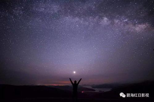 仰望星空闷头吃瓜,揭秘当代年轻人的独特生活态度  第2张